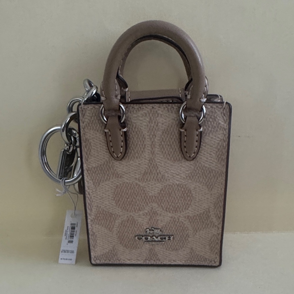 COACH CX069 SVPWH Credit Card Case Key GOP Bag Tote Charm NWT $138 - Picture 2 of 8